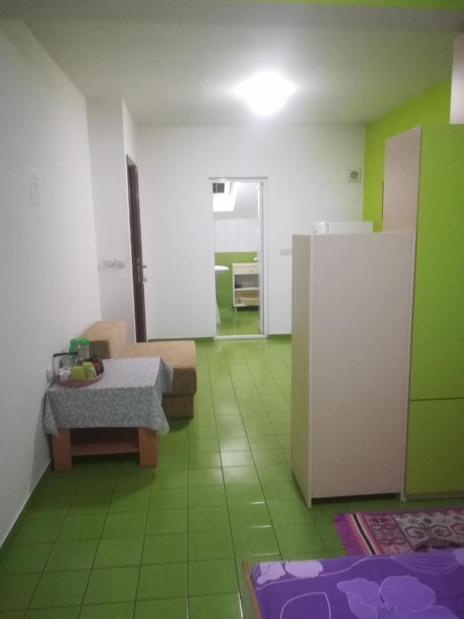 Karoski & Apartment *
