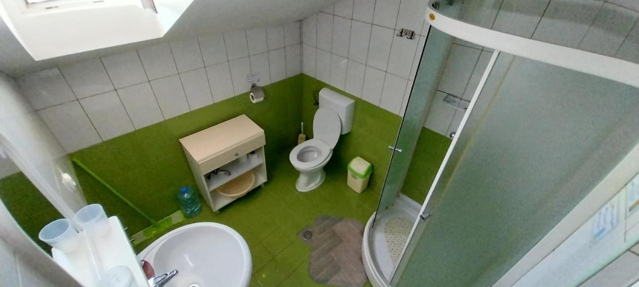 Karoski & Apartment *