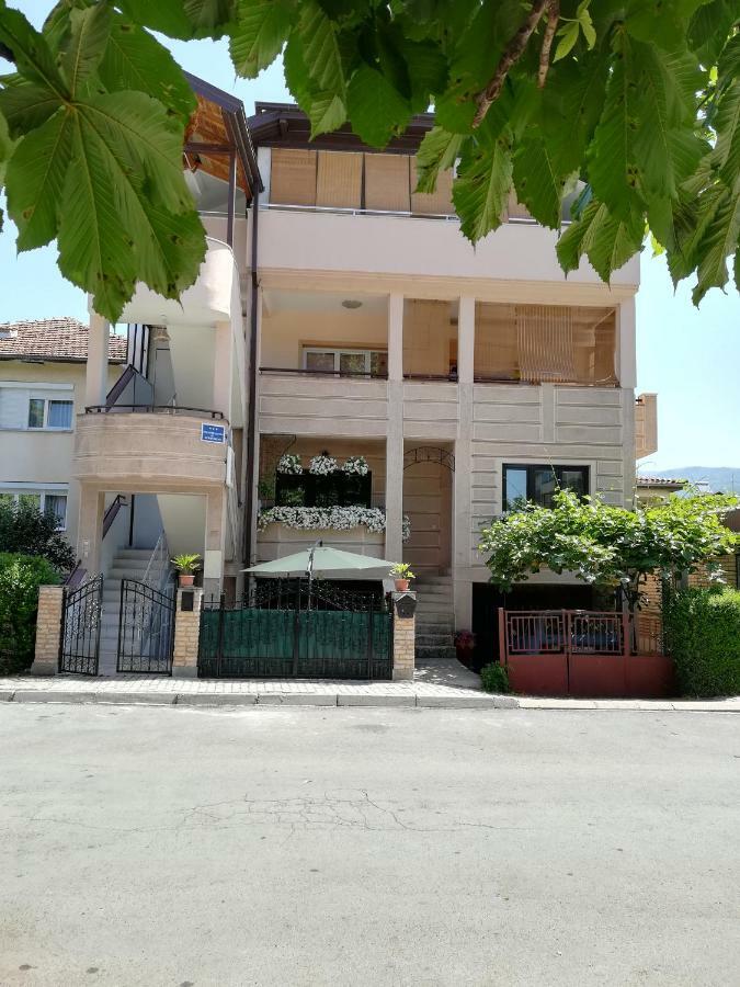 Apartament Karoski & *